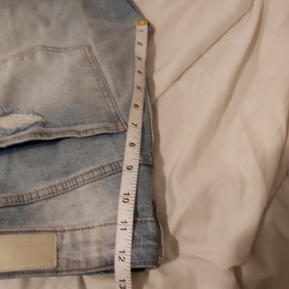 4/$25 Urban Heritage distressed, washed blue jeans - Picture 15 of 15